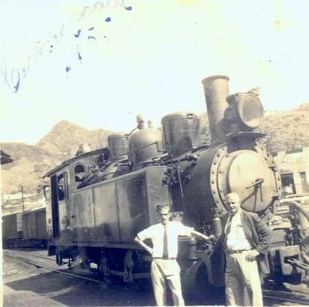 Locomotiva em Cachoeira de Macacu (autor e data desconhecidos).