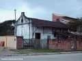 A antiga estação de Papucaia, ainda com o nome no dístico, em 19 de agosto de 2006.